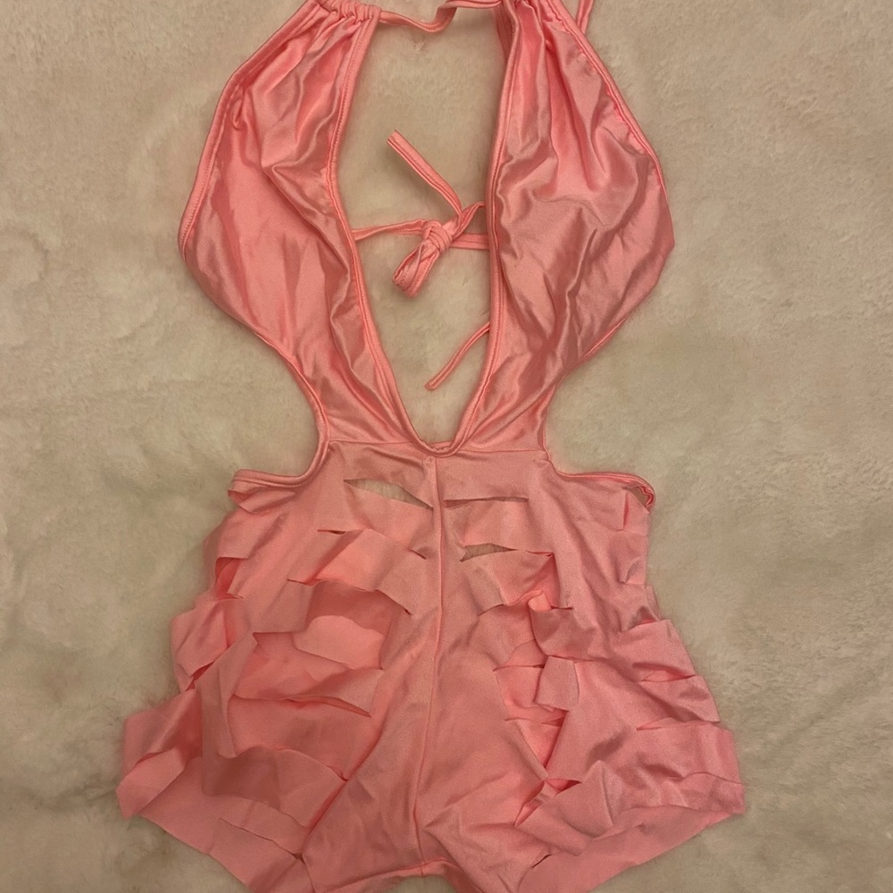 Outfit - Picture 2 of 2